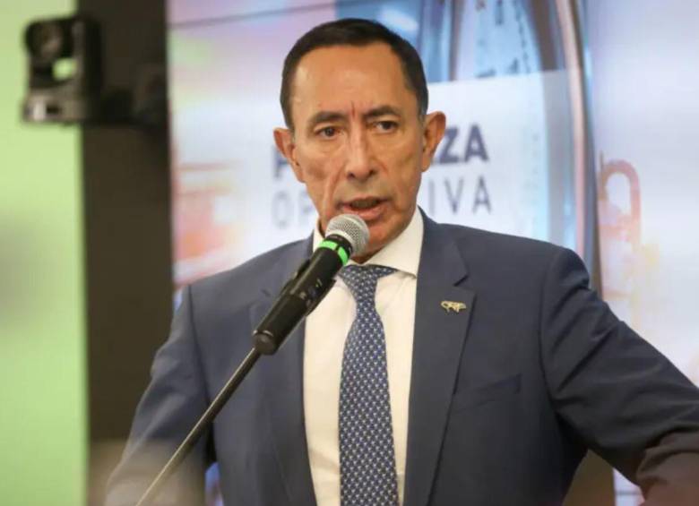 El expresidente de Ecopetrol, Ricardo Roa, es señalado de presuntamente favorecer a una veterinaria donde lleva sus gatos. Fotos: Colprensa y redes