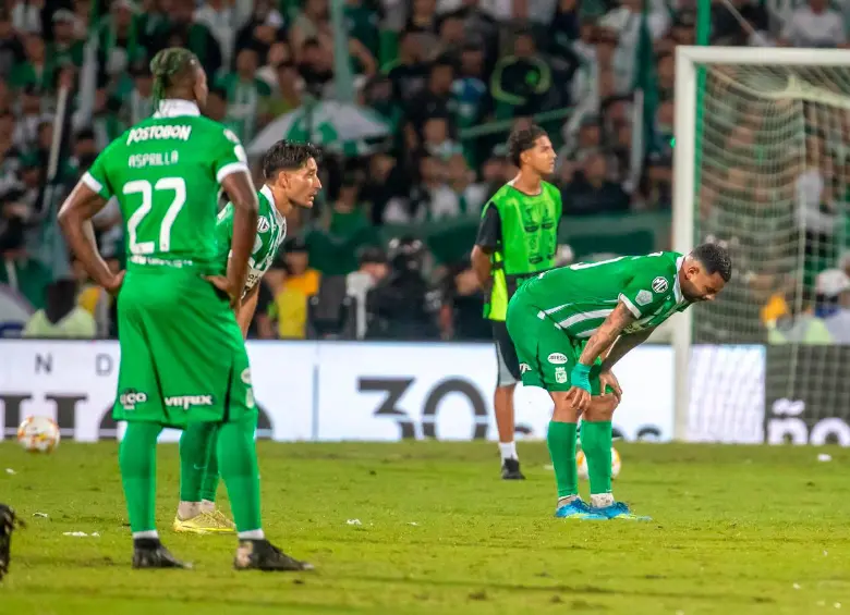 Edwin Cardona (derecha) señaló que el subtítulo ante Junior les servirá para llegar más fuertes al segundo semestre del año. Foto Juan Antonio Sánchez