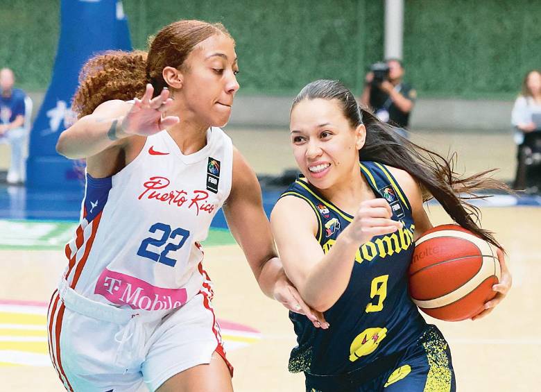 Manuela Ríos, armadora de la Selección Colombia, fue una de las figuras del compromiso ante las puertorriqueñas. FOTO Manuel Saldarriaga