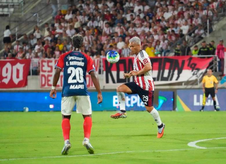 Teófilo fue uno de los hombres más insistentes que tuvo en ataque Junior ante DIM. El delantero abrió el marcador para el triunfo de su equipo. FOTO: X-JUNIOR