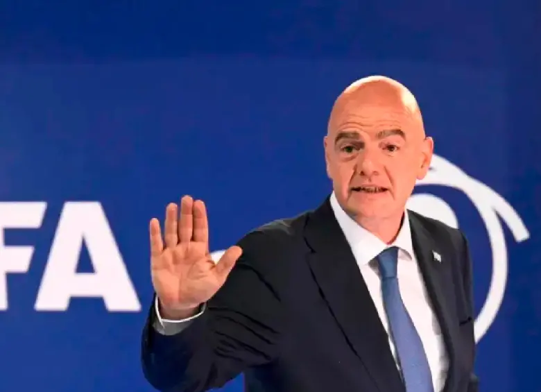 Gianni Infantino, presidente de la Fifa, lamentó las ofensas hacia Kyliam Mbappé por parte de la senadora paraguaya Celeste Amarilla. FOTO AFP