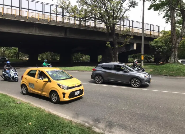 En este punto del barrio El Chagualo, de Medellín, el señalado delincuente corrió y se tiró al río Medellín cuando fue sorprendido por sus aparentes víctimas. FOTO: LAURA ROSA JIMÉNEZ VALENCIA
