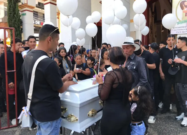 Imágenes de las exequias del joven Alexánder Avendaño. FOTO: Laura Rosa Jiménez V.