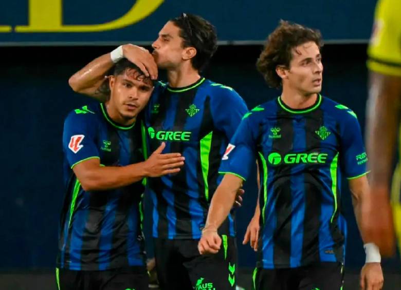 El delantero colombiano Juan Camilo Hernández llegó a 20 goles con el Real Betis desde su llegada al club en 2024. FOTO: 