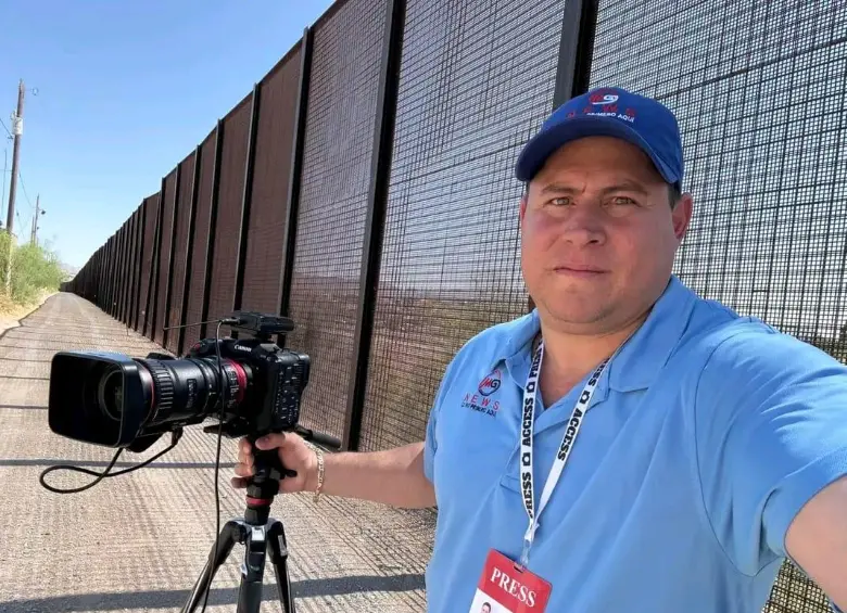 Mario Guevara, periodista salvadoreño fue arrestado por la policía de condado de DeKalb, mientras realizaba el cubrimiento de las manifestaciones en contra de las políticas migratorias de Donald Trump para su medio MG news. Imagen cortesía, MG news vía Facebook. 