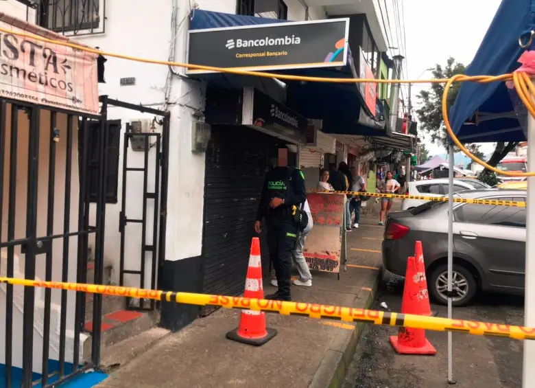 Las autoridades intervinieron en la zona para capturar a los presuntos implicados en el hurto a un corresponsal bancario. FOTO: LAURA ROSA JIMÉNEZ VALENCIA