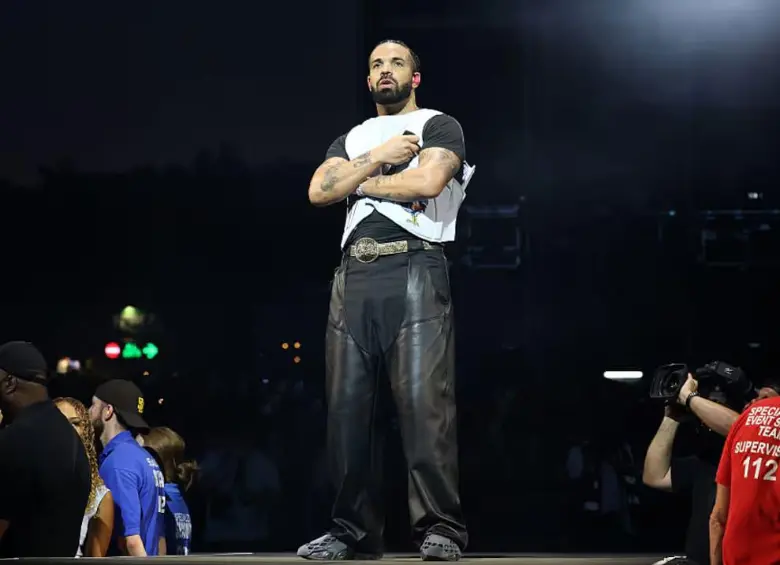Drake alcanzó nuevos récords de reproducciones en Spotify y otras plataformas de streaming tras el lanzamiento de sus tres álbumes. FOTO: Getty. 
