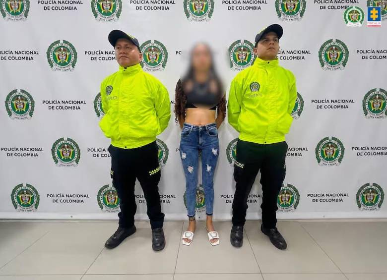 La procesada fue capturada por la Dijin en el barrio La Castellana de Cartagena tras una investigación coordinada con autoridades de Estados Unidos. FOTO: Fiscalía. 