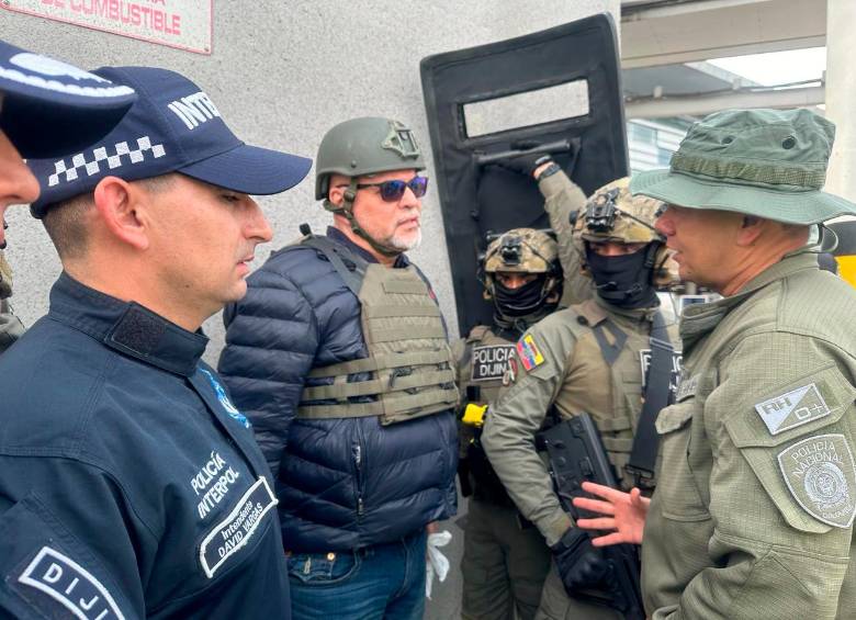 Salvatore Mancuso (derecha) acusó al excomisionado de paz, Luis Carlos Restrepo de orquestar una conspiración que se dirigió desde el Gobierno para asesinar a Vicente Castaño, capo de las AUC. FOTO cortesía