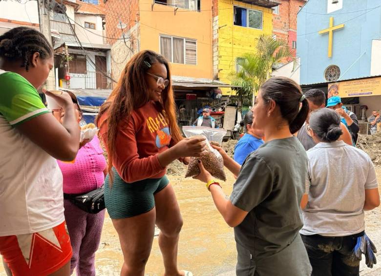 La atención presencial de la Alcaldía de Medellín se prestará este sábado 17 de octubre, entre las 10:00 a. m. y las 2:00 p. m., en las Juntas de Acción Comunal de La Iguaná, El Pesebre y Blanquizal, CDS Santa Margarita y San Cristóbal. Foto: Cortesía Alcaldía de Medellín