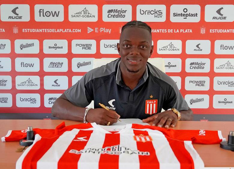 El delantero vallecaucano Edwuin Cetré tiene 26 años y firmó con Estudiantes de La Plata hasta 2026. FOTO: TOMADA DEL X DE @EdelpOficial
