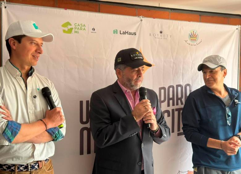 Argos, La Haus y Maluma hacen su primera entrega de Viviendas de Interés Social en Medellín