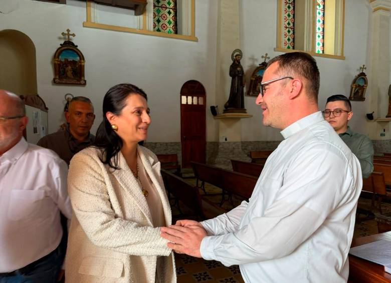 La ministra visitó Manizales, Aguadas, Pácora y Salamina, en Caldas; Pereira, en Risaralda; Armenia, Filandia, Quimbaya y Montenegro, en el Quindío; y Cali y Buga, en el Valle del Cauca. Foto cortesía. 