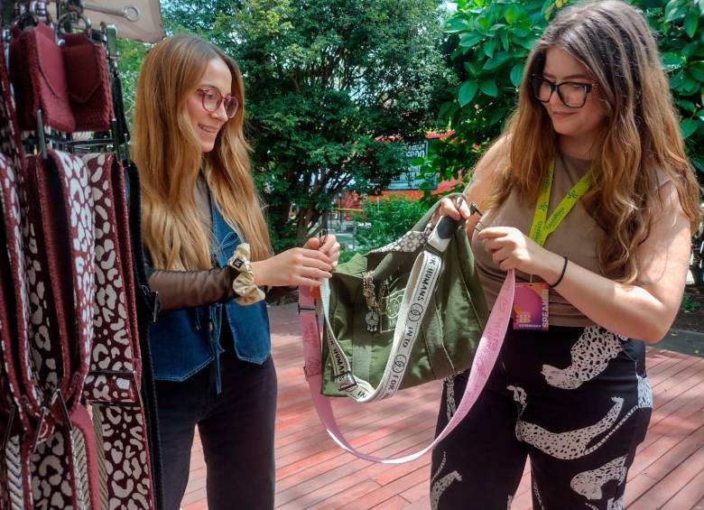 Isabella Posada e Isabella Villa dictaron recientemente un taller de creatividad en la U. Eafit de Medellín. 