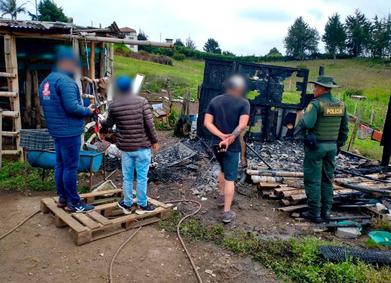 Así quedó el albergue donde se encontraban estos perros en el barrio Santa Teresa, de Rionegro. FOTO: CORTESÍA POLICÍA ANTIOQUIA