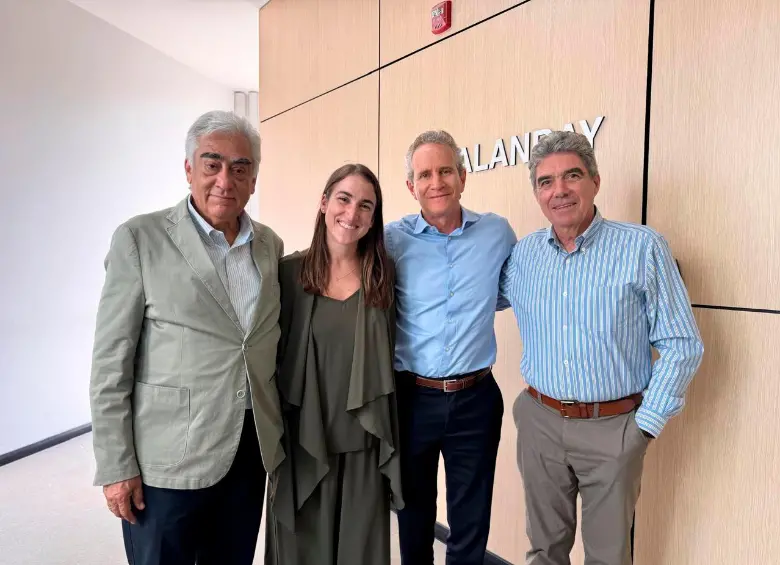 En la imagen, izquierda a derecha, Juan Manuel del Corral, presidente de Cadena; María Isabel Ulloa, directora de ProPacífico; Juan Ramón Guzmán, presidente de Bivien y Luis Alberto Botero; presidente de Alianza Team y miembro de la junta directiva Cadena. FOTO cortesía Cadena