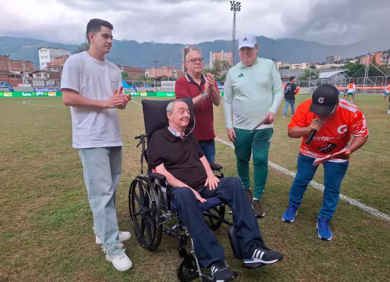 El profesor Luis Fernando Montoya, invitado especial en Envigado. FOTO WILSON DÍAZ
