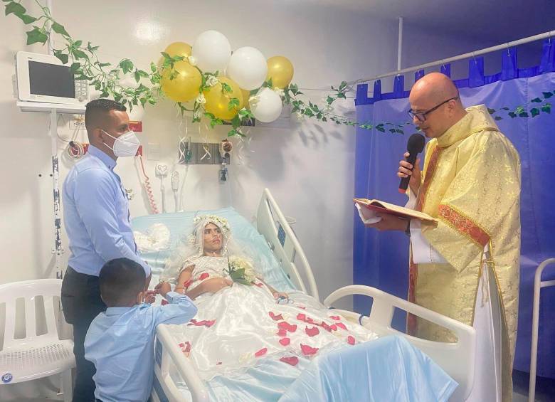 El pasado 8 de noviembre el hospital Universitario de Neiva publicó la fotografía de la eucaristía que se realizó en sus instalaciones. FOTO: @HUNeiva 