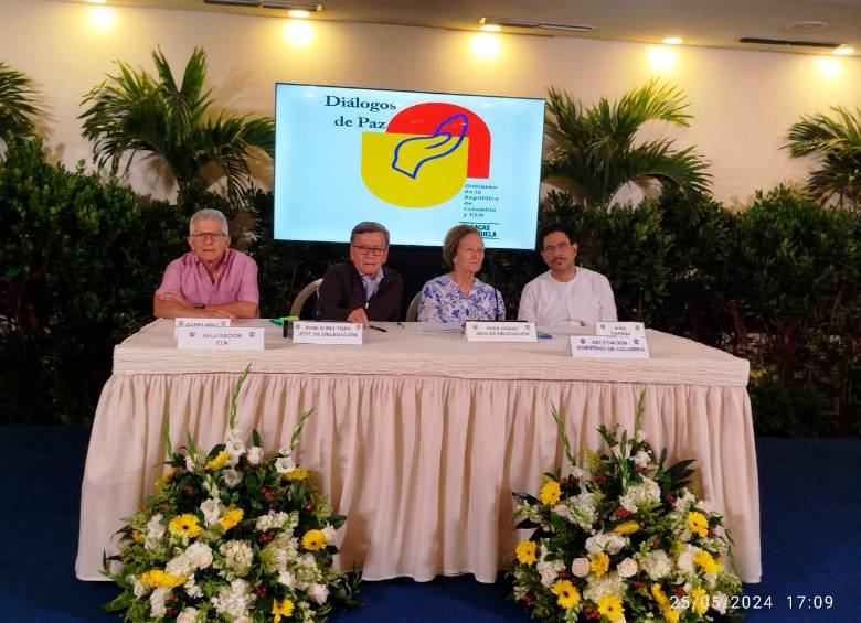 Aún hay duras críticas sobre los diálogos y no hay un documento oficial del Modelo de Participación. Las delegaciones aseguran que continúan. Foto: Delegación ELN