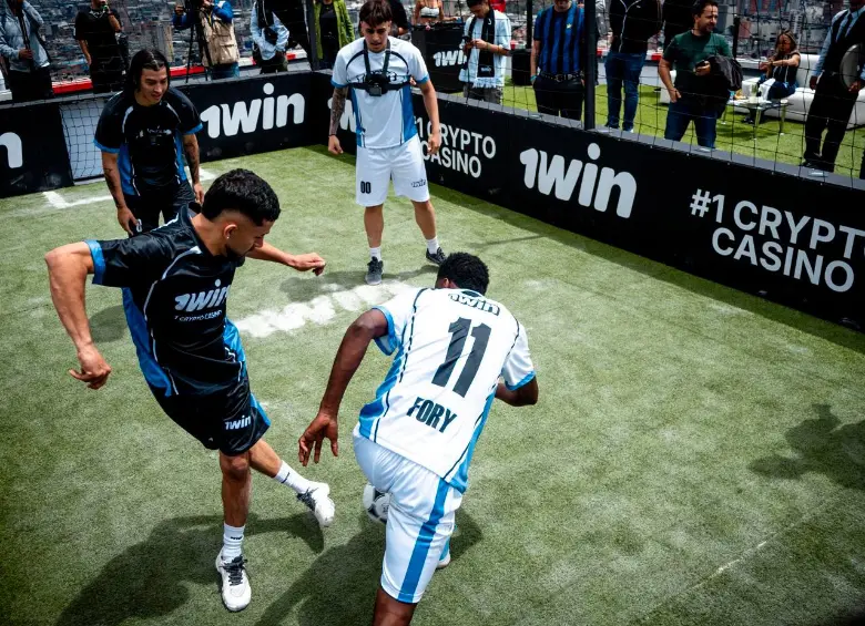 La terraza de la Torre Colpatria, a 196 metros de altura, fue el escenario del innovador partido de fútbol urbano que tuvo como protagonista a Bogotá. FOTO CORTESÍA