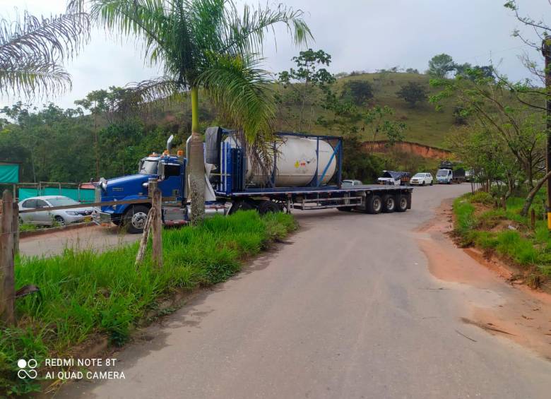 Es crítica la movilidad en vías del Nordeste y Bajo Cauca de Antioquia por bloqueos. FOTO cortesía