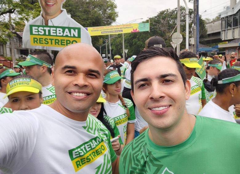 A la izquierda aparece en la imagen, junto a Esteban Restrepo, Milton José Quiñones Corrales. Foto: Cortesía.