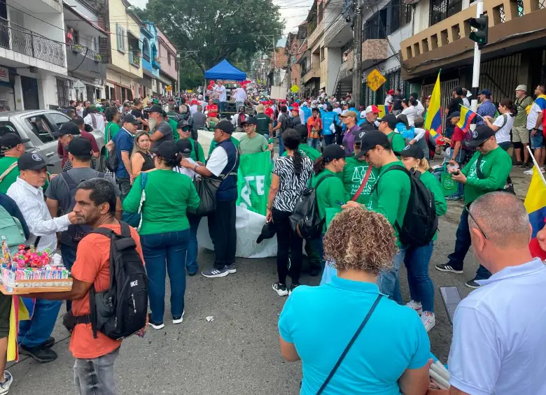 Así está la concentración en el parque Obrero del barrio Boston en Medellín. FOTO: Manuel Saldarriaga