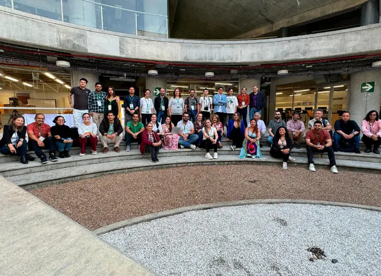 Parte del equipo de investigadores de distintas universidades que durante cinco años estudiaron la calidad del aire en Medellín. FOTO cortesía