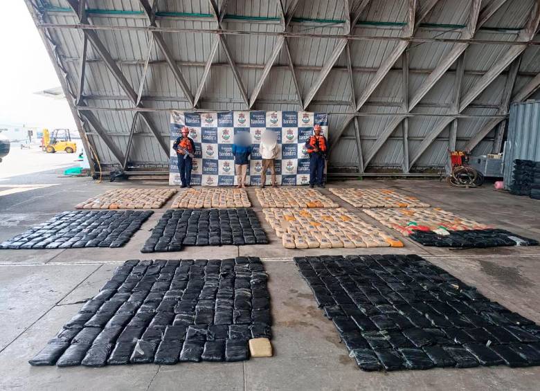 Esta fue la mercancía decomisada en la operación, cuyo peso produjo el hundimiento de la lancha. FOTO: CORTESÍA DE ARMADA.