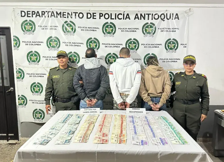 Durante el procedimiento, la Policía pudo recuperar $32 millones en billetes de diferente denominación. FOTO Cortesía Policía Antioquia. 