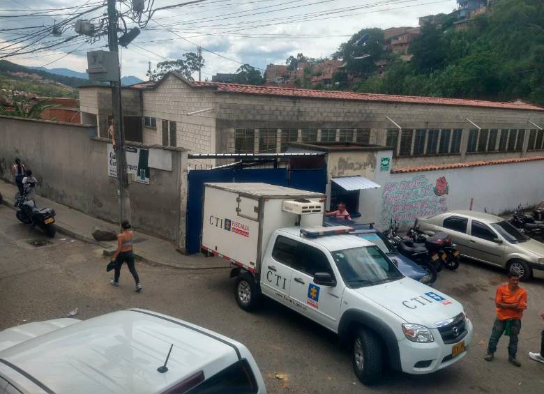 El joven de 17 años lesionado en el hecho dentro de la Institución Educativa Gabriel García Márquez se encuentra en estado crítico en el Hospital San Vicente Fundación de Medellín. FOTO GUILLERMO LEÓN OSPINA MUÑOZ