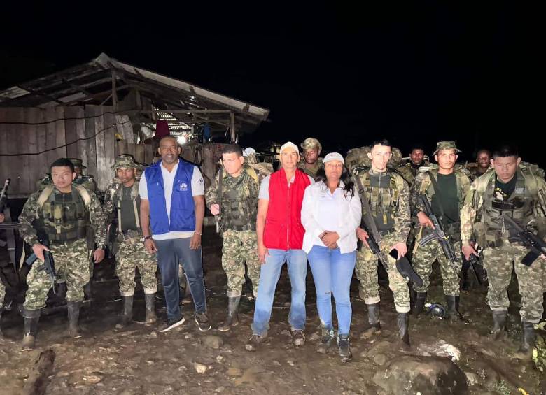 Los 18 soldados de la Brigada 15 fueron liberados en la noche del 22 de diciembre tras permanecer 36 horas retenidos en un resguardo indígena de Carmen de Atrato, Chocó. FOTO: Cortesía Séptima División del Ejército Nacional