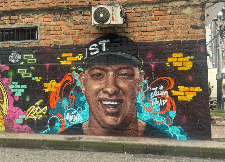 Mural en la comuna 13 en memoria de Juan David Castaño Vargas, hijo del líder barrial y rapero Jeihhco. Foto: Cortesía 