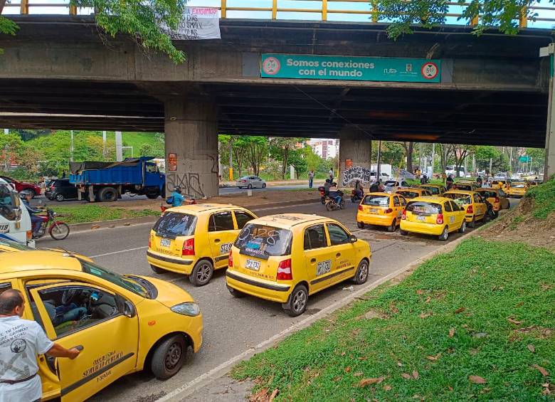 El segmento de taxis cayó en ventas en 2025 con 4.693 matrículas, su nivel más bajo en 14 años, pese al crecimiento automotor de 26,5%. FOTO EL COLOMBIANO