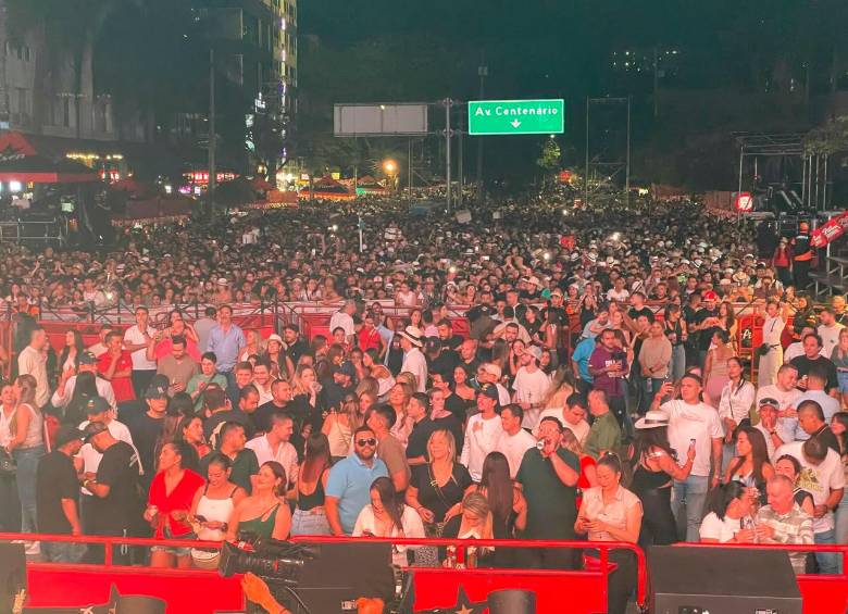 Este lunes, los tablados de La América, Manrique y El Poblado ofrecerán música en vivo con artistas como Pipe Calderón, Daniel Calderón, Arelys Henao y más. FOTO Manuel Saldarriaga
