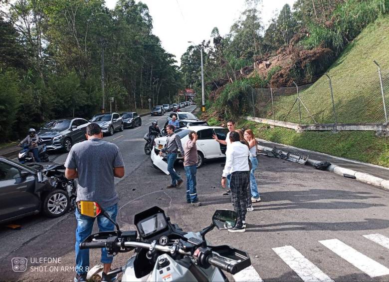 Imagen de algunos de los vehículos afectados por camión sin frenos. FOTO: CORTESÍA