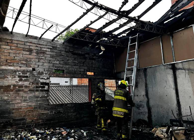 En cuestión de minutos, el fuego arrasó todos los enseres del centro y parte de la estructura. FOTO cortesía dagrd