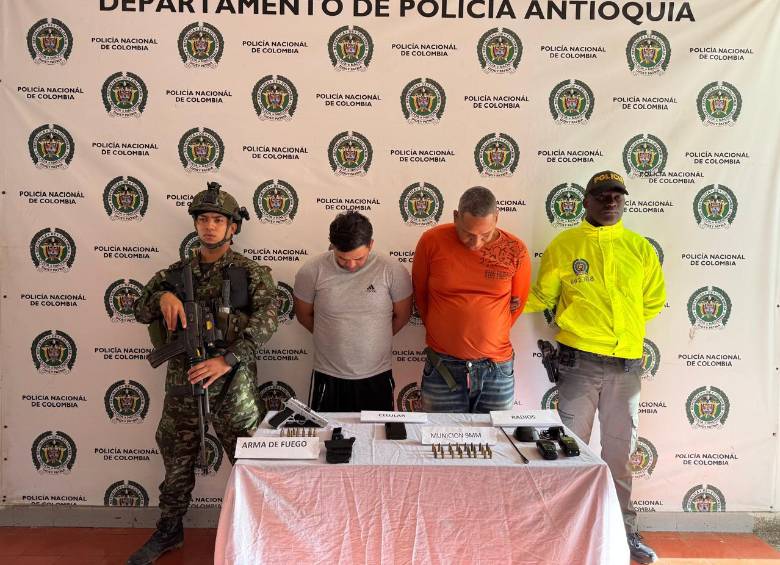 Capturados alias Aldemar y alias Libardo, presuntos miembros del Clan del Golfo. FOTO: CORTESÍA