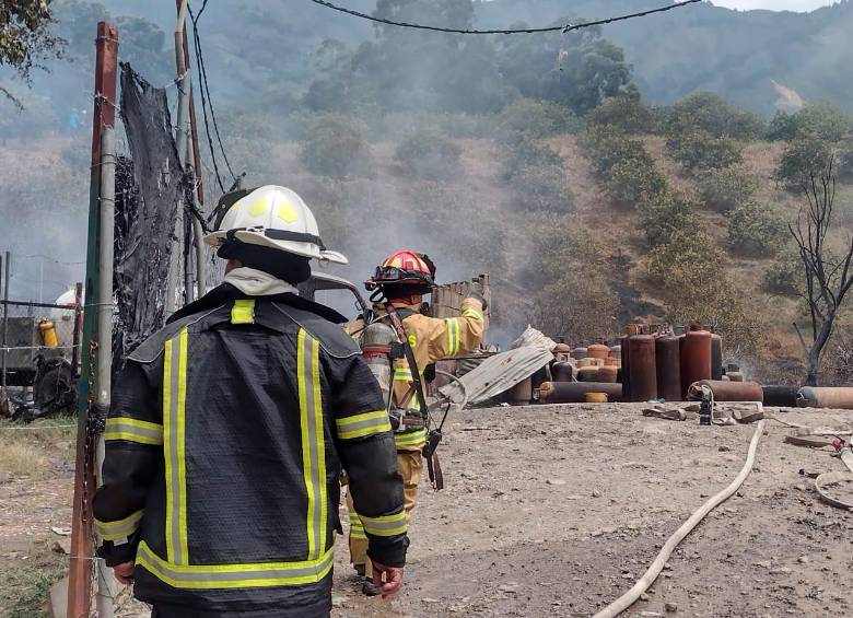 Susto en Bello: explosión en una fábrica de pipetas de gas deja al menos dos heridos 