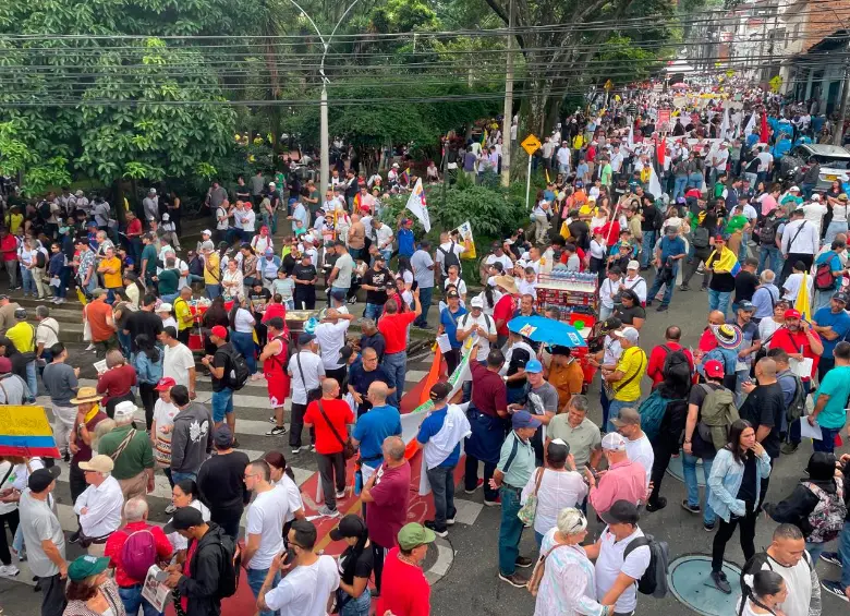 Así está la concentración en el parque Obrero del barrio Boston en Medellín. FOTO: Manuel Saldarriaga