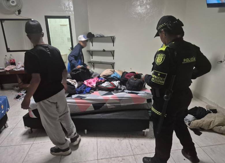 Tres adolescentes fueron rescatados de la habitación de un hotel en Medellín. FOTO: Policía Nacional