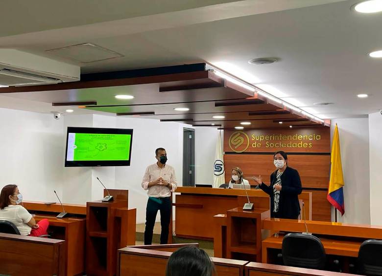 El jueves se realizó en Medellín la jornada de la campaña “Me informo y cuido mi dinero” liderada por las superintendencias Financiera y de Sociedades para prevenir la captación ilegal de recursos. FOTO cortesía