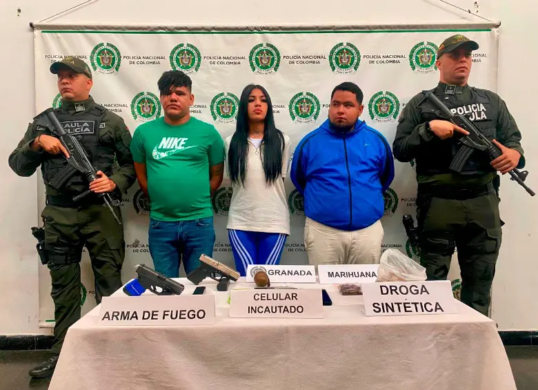 De izquierda a derecha: Luis Alberto Cabeza Calderón, alias Toro; Daviannys del Jesús Moya Ávila, alias La Gallega, y Yonathan Samuel Urbina Rodríguez, alias El Gordo, los tres capturados en el operativo en el que murió uno de los cabecillas del Tren de Aragua en Sabaneta. Alias Toro sería uno de los hombres de confianza alias Niño Guerrero.