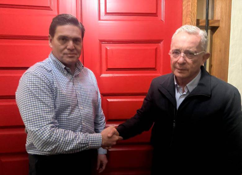 Pinzon fue recibido por Uribe Vélez. Se cree que hará parte de la coalición de la derecha. Foto: Redes sociales.
