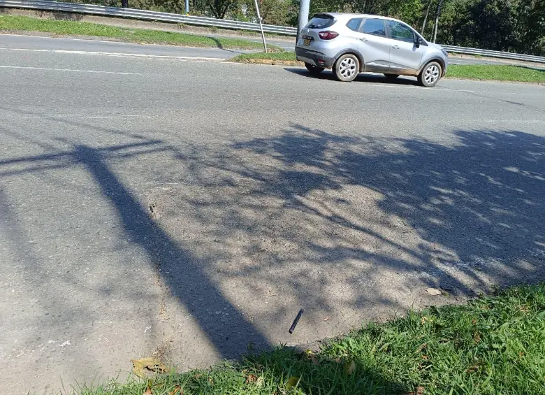 Fragmentos de la bicicleta que quedó destruida. Fotos: Q’HUBO