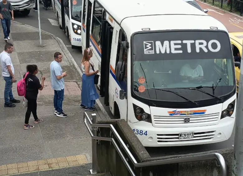 Rutas integradas estarían yendo hasta la estación Poblado. FOTO: Jacobo Betancur.