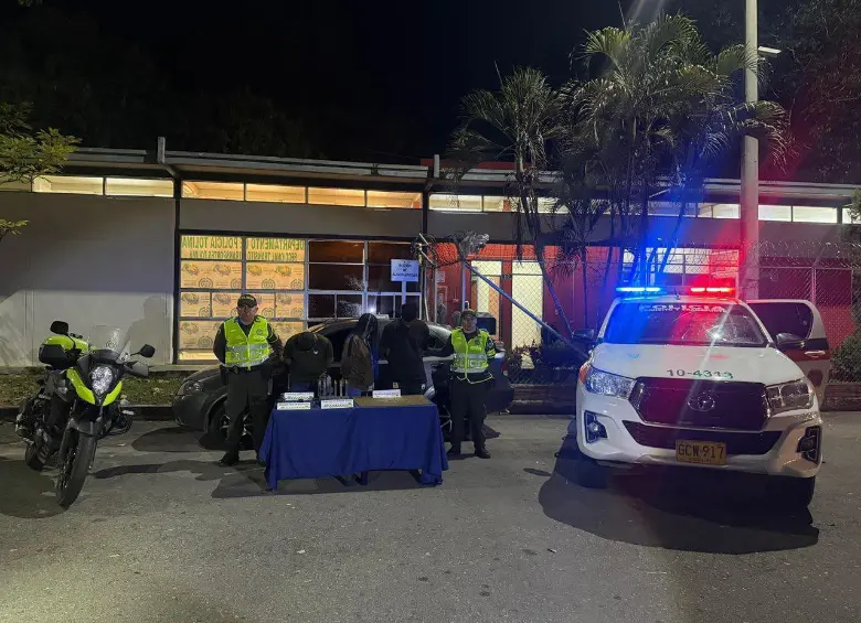 Operativo en la vía Ibagué-Melgar deja tres capturados y arsenal incautado FOTO: AUTORIDADES.
