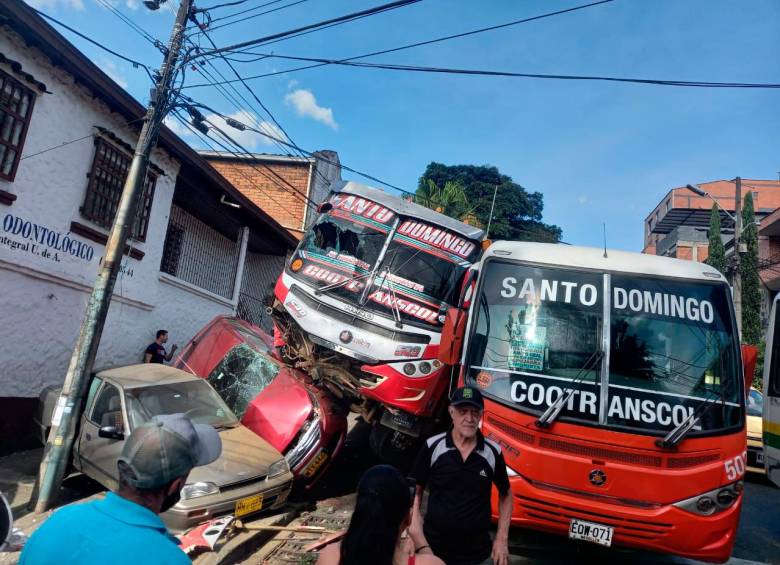 Los agentes de tránsito ya se dirigen al lugar, en Manrique Central. Foto: Cortesía Denuncias Antioquia.