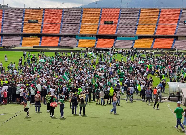 La hinchada del verde se hizo sentir en el estadio. Hubo cerca de 5.000 personas en las tribunas. FOTO: JAIME PÉREZ