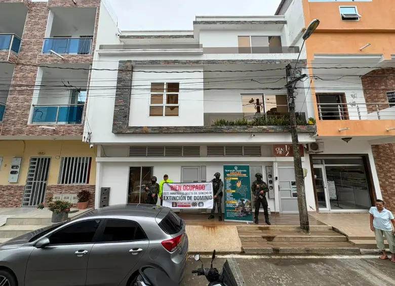 La contundente acción judicial se desarrolló en cuatro municipios de Antioquia, debilitando la capacidad económica y logística de la estructura criminal Uldar Cardona Rueda. Foto: Cortesía